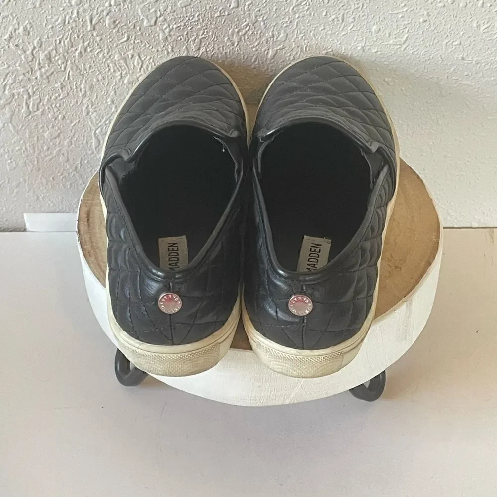 Used Steve Madden Womens Black Ecentrcq Quilted Slip-On Sneaker Size 6M